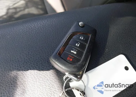 2020 Toyota Camry Le z USA, uszkodzony, nr VIN 4T1C11AK0LU983271